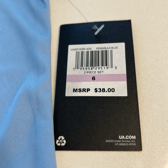 Size 6 under Armour tshirt - Picture 4 of 4